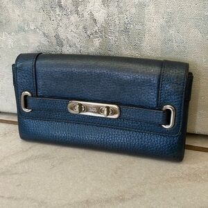 VTG COACH Blue Metallic Leather Turn Key Clutch